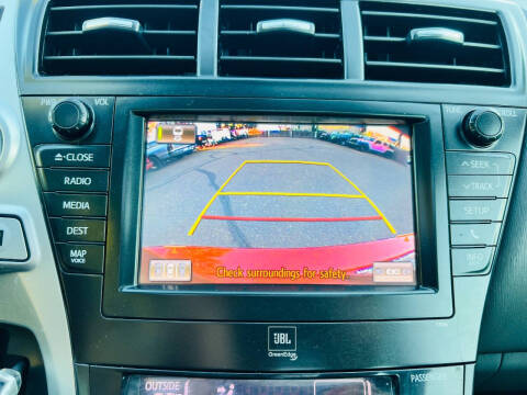 2013 Toyota Prius v Five