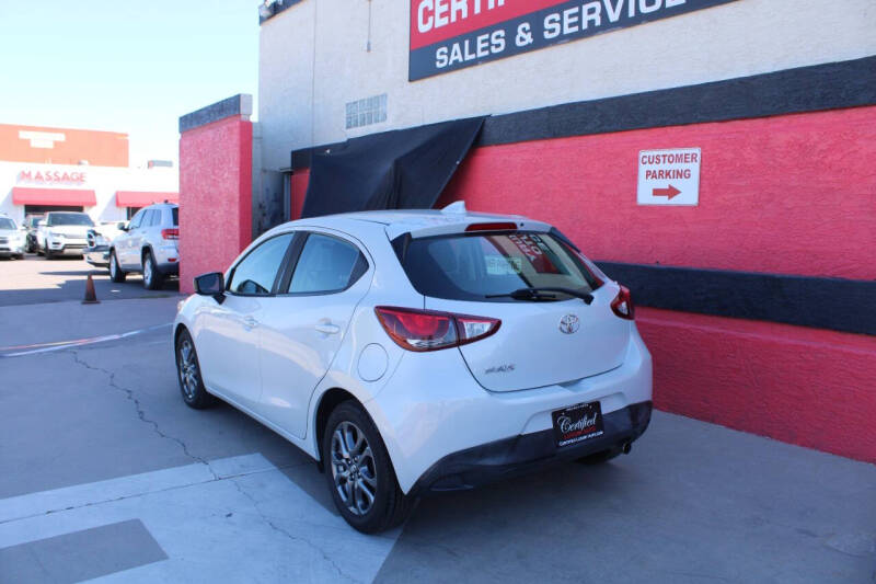 2020 Toyota Yaris Hatchback LE