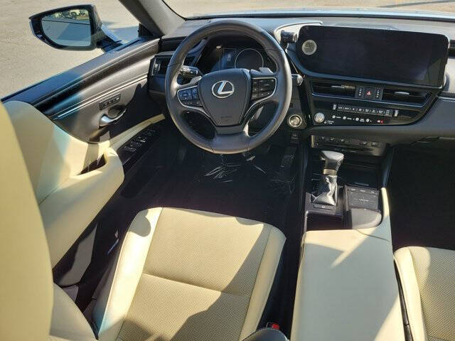 2022 Lexus ES 250