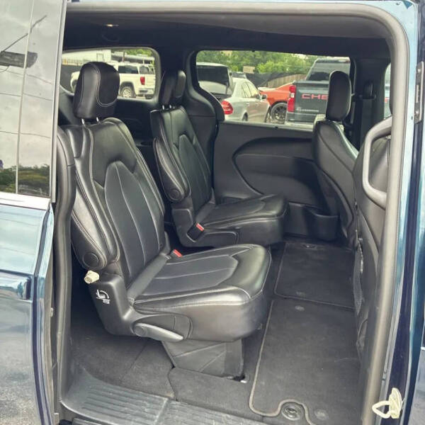 2025 Chrysler Pacifica Select