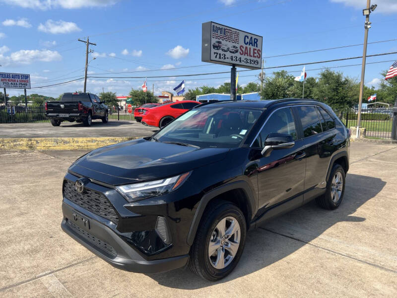 2025 Toyota RAV4 XLE's photo