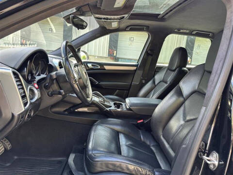 2013 Porsche Cayenne GTS