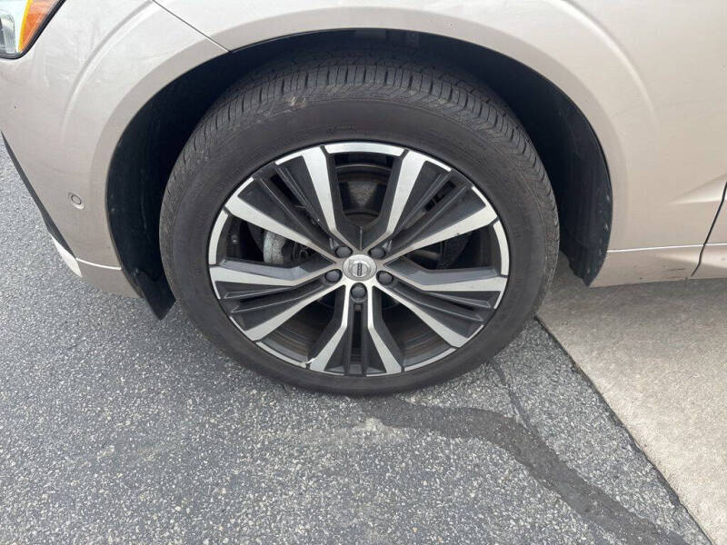 2023 Volvo XC60 B5 Plus Dark Theme