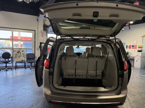 2018 Chrysler Pacifica Hybrid Touring Plus