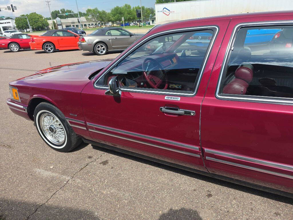 1993 Lincoln Town Car 18