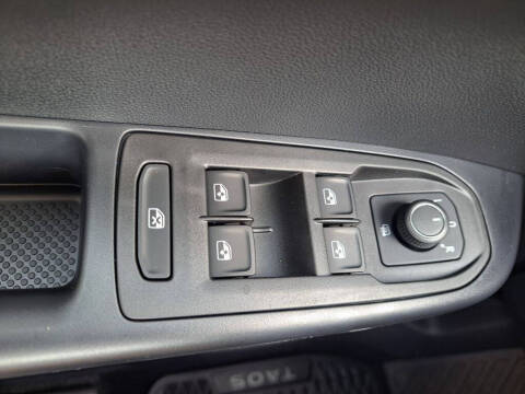 2025 Volkswagen Taos SEL 4Motion