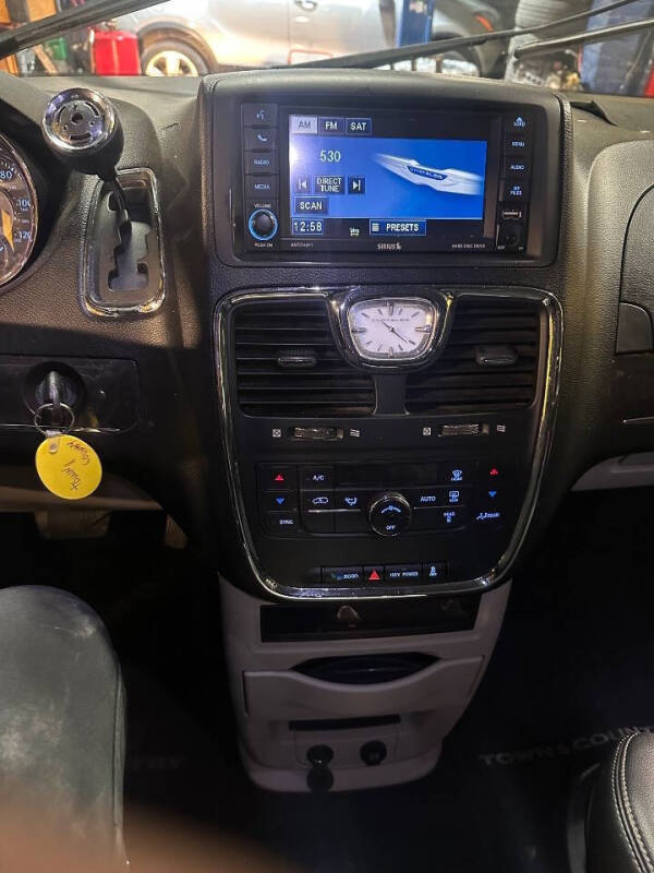 2012 Chrysler Town and Country Touring