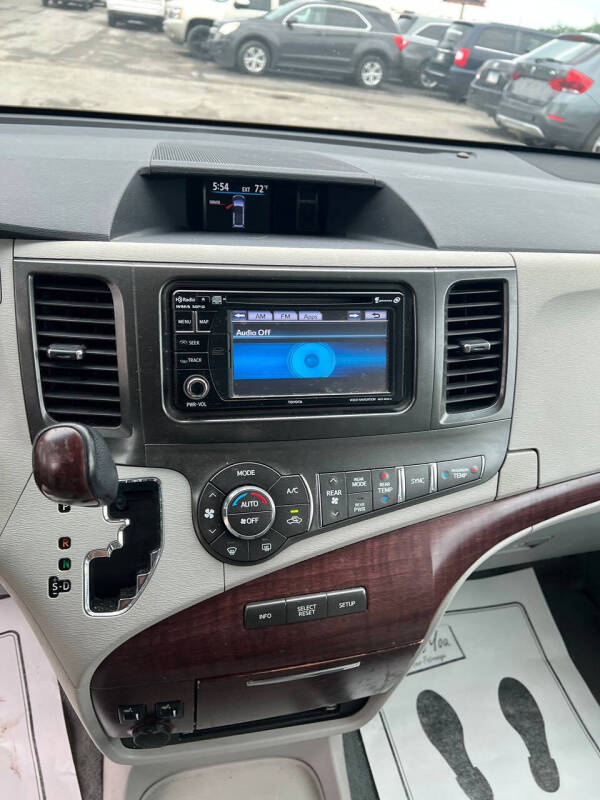 2012 Toyota Sienna XLE 8-Passenger