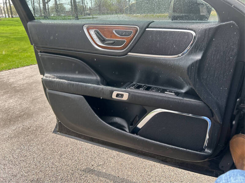 2017 Lincoln Continental Select