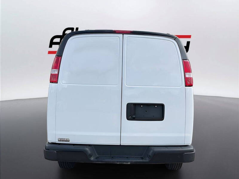 2025 Chevrolet Express 2500