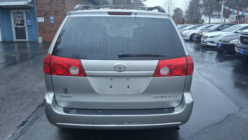 2009 Toyota Sienna LE 7-Passenger