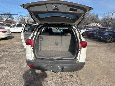 2011 Chevrolet Traverse LS