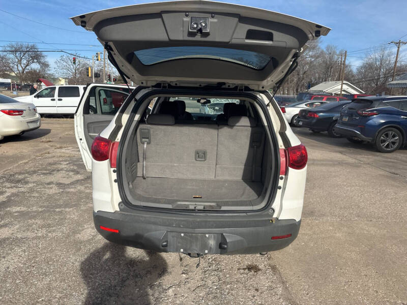 2011 Chevrolet Traverse LS