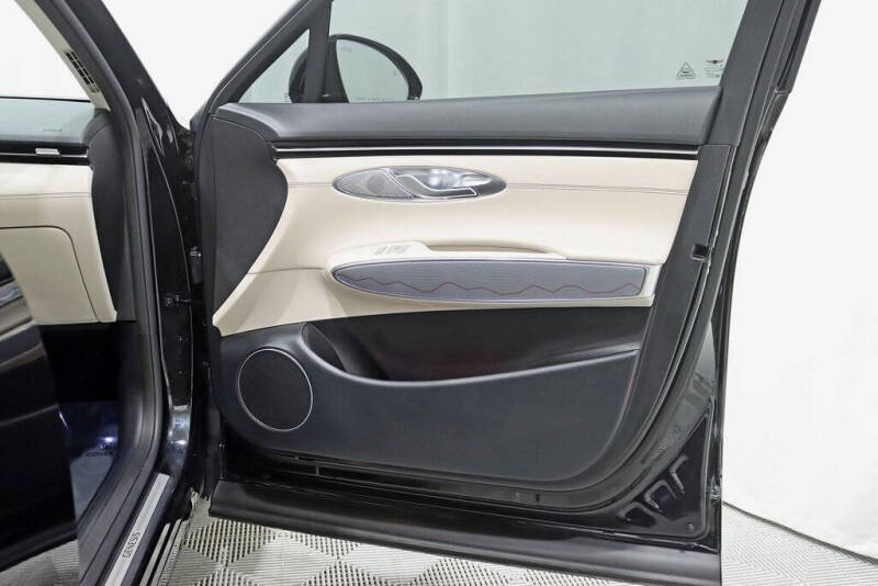 2024 Genesis GV70 2.5T Standard