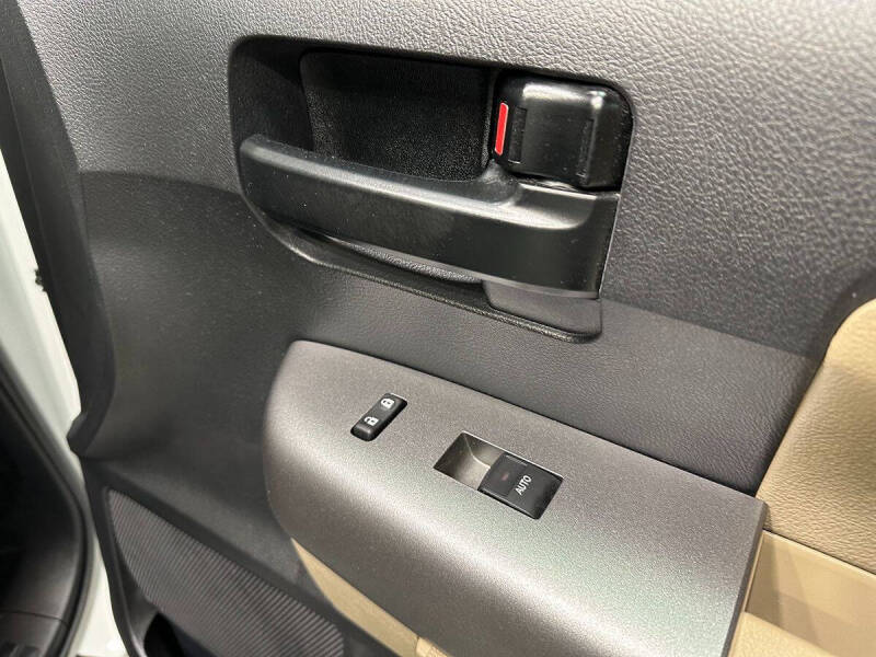 2016 Toyota Sequoia SR5