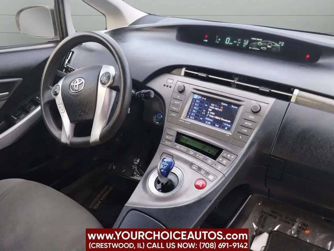 ToyotaPrius Plug-in Hybrid16