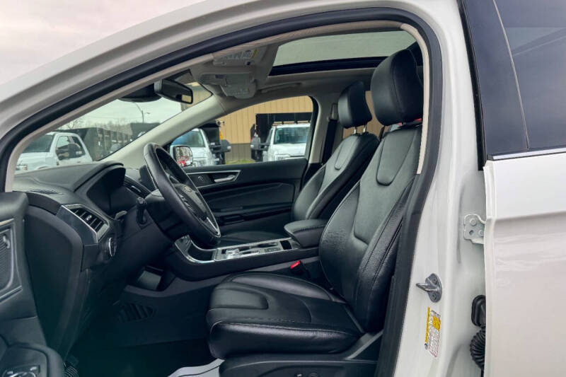 2022 Ford Edge Titanium