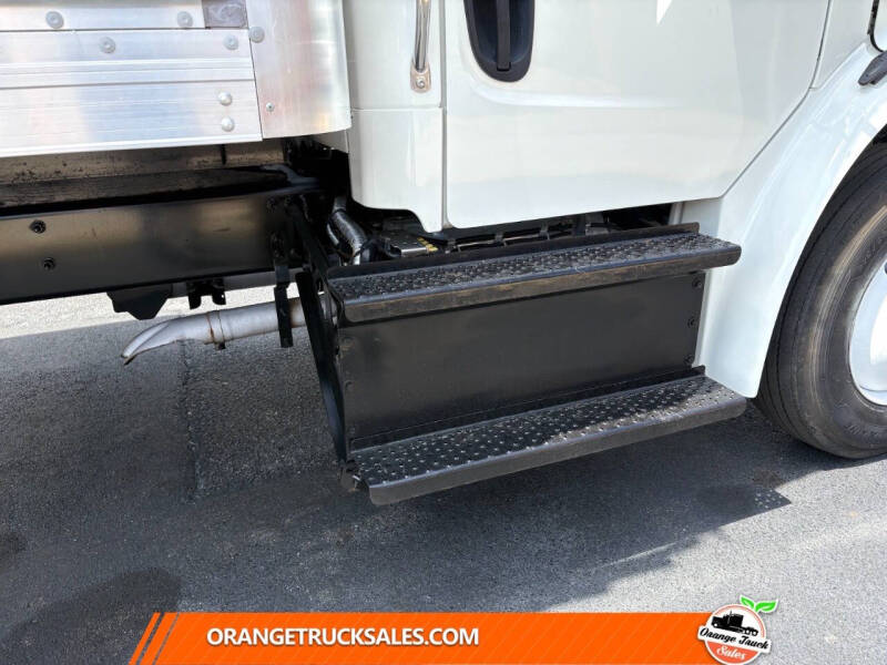 2019 Freightliner M2 106