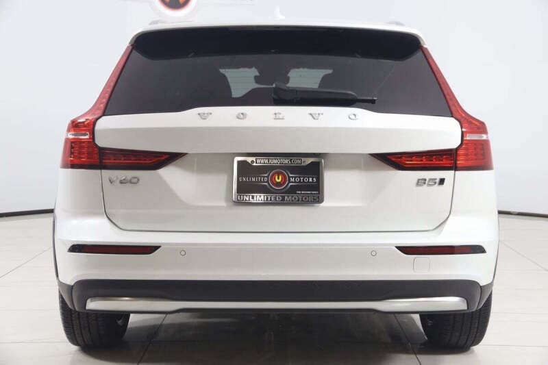 2024 Volvo V60 Cross Country B5 Plus