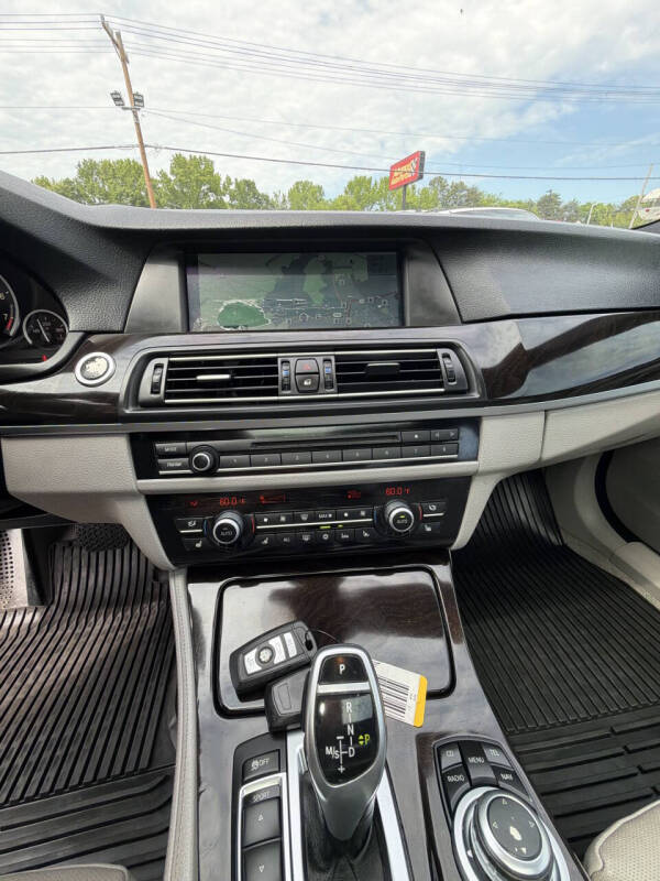 2012 BMW 5 Series 550i