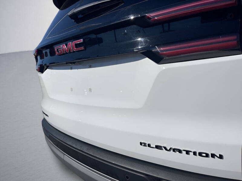 2025 GMC Acadia Elevation