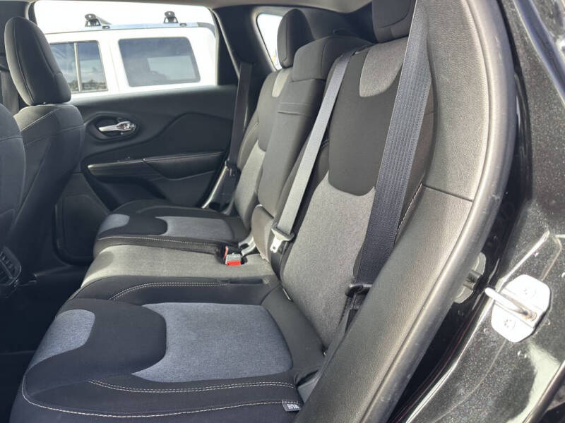 2016 Jeep Cherokee Sport