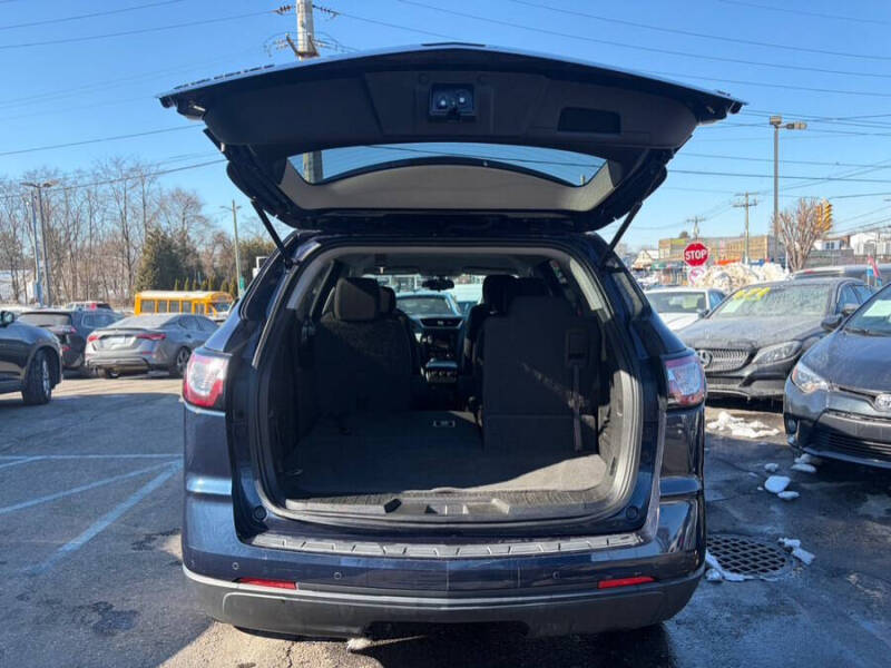 2017 Chevrolet Traverse LT