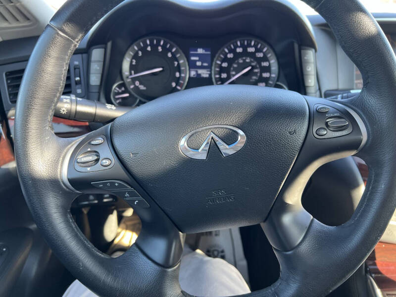 2015 Infiniti Q70 3.7