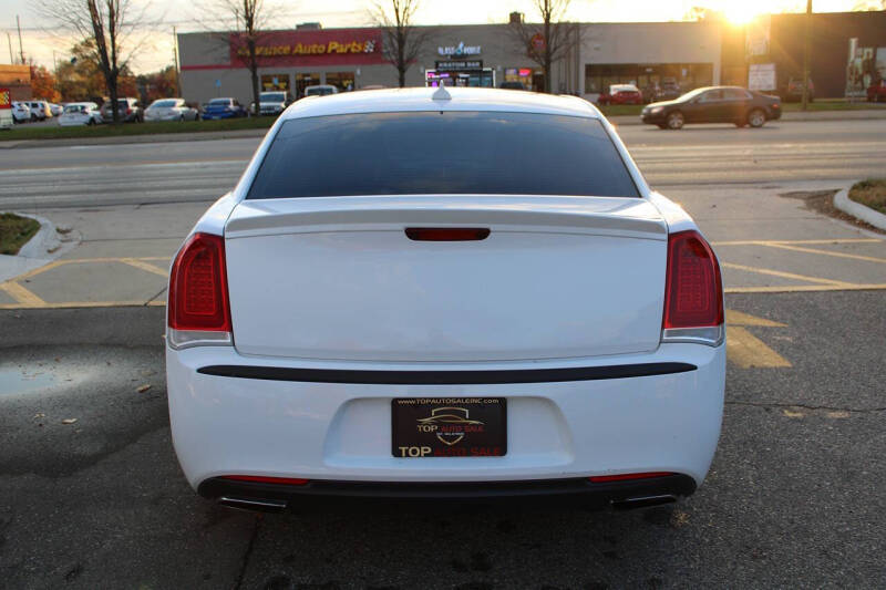 2017 Chrysler 300 Limited