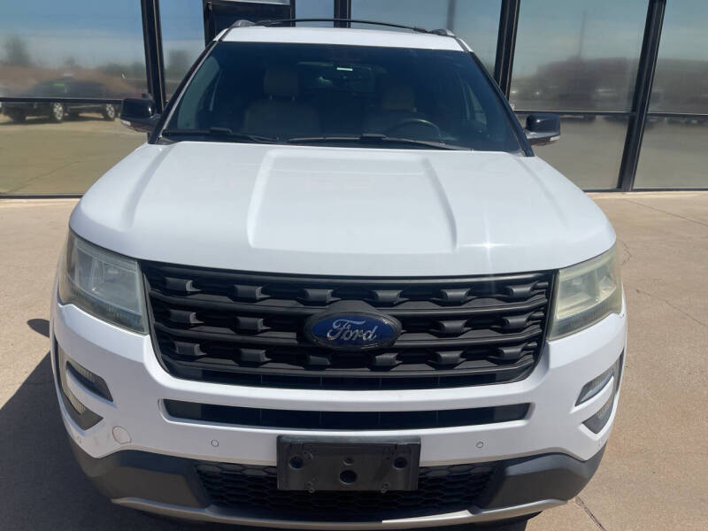 Image 8 of 2016 Ford Explorer XLT