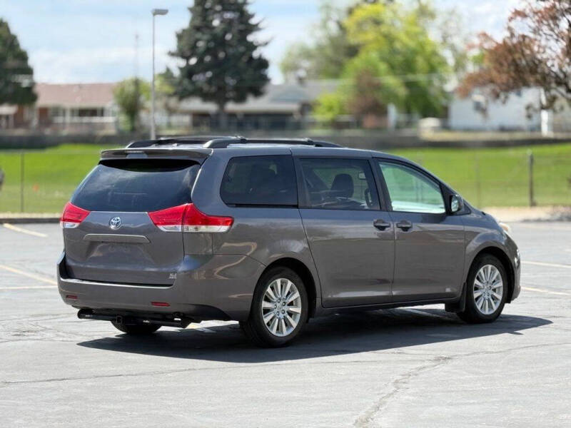 2013 Toyota Sienna XLE 7-Passenger