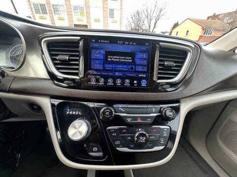 2017 Chrysler Pacifica Touring-L