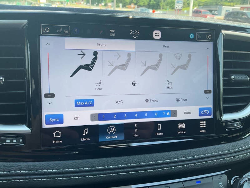 2027 Chrysler Pacifica Select