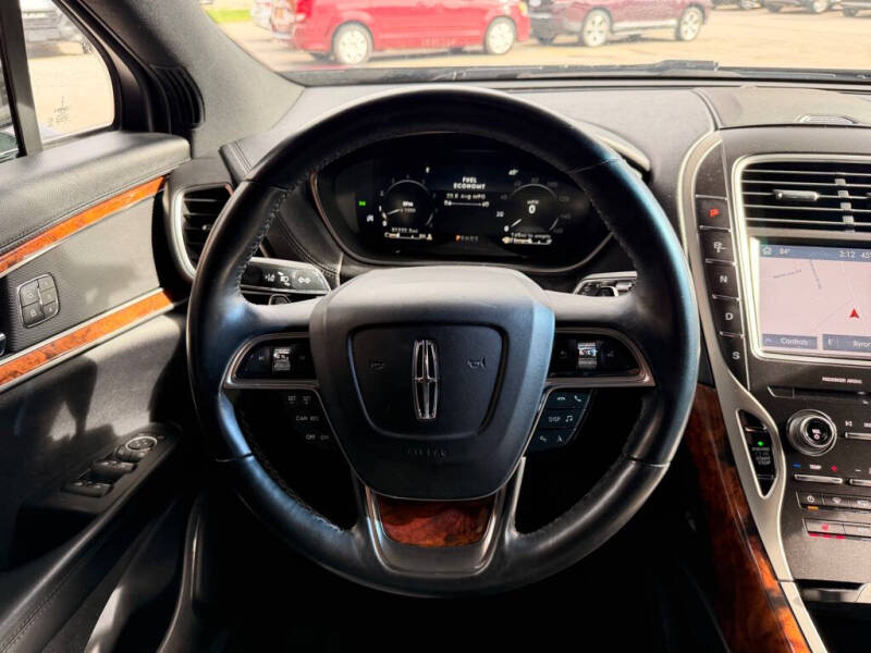 2019 Lincoln Nautilus Select