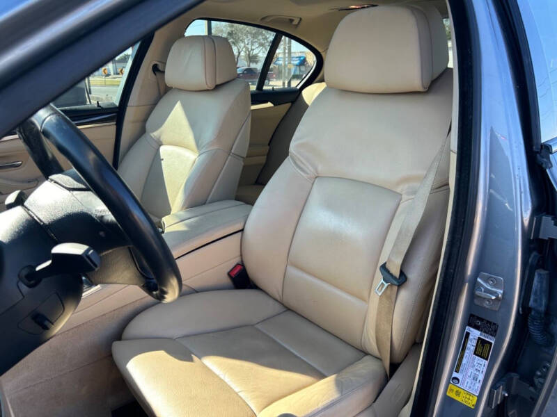 2011 BMW 5 Series 528i