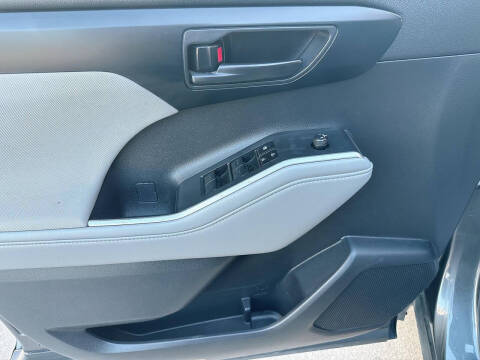 2022 Toyota Highlander L