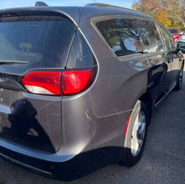 2017 Chrysler Pacifica Touring-L Plus