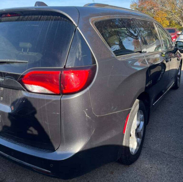 2017 Chrysler Pacifica Touring-L Plus