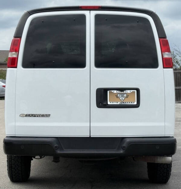 2022 Chevrolet Express LS 3500