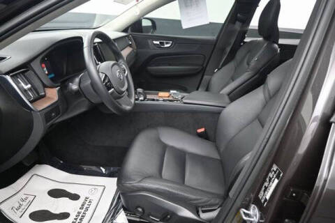 2023 Volvo XC60 B5 Plus Dark Theme