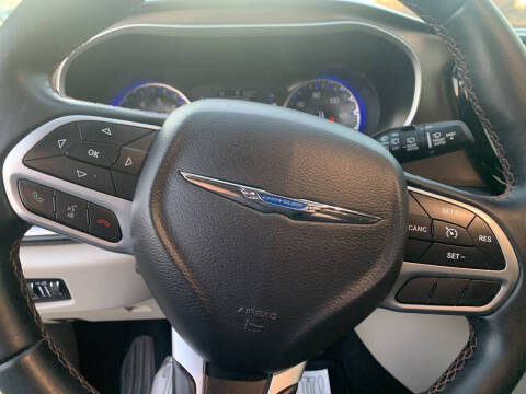 2017 Chrysler Pacifica Touring-L