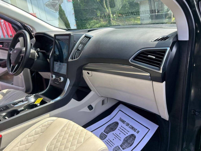 2023 Ford Edge Titanium