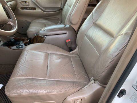 2004 Toyota Sequoia SR5