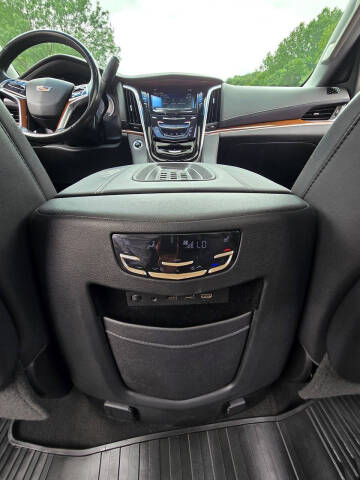 2017 Cadillac Escalade Luxury