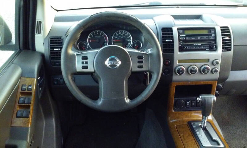 2006 Nissan Pathfinder LE