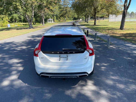 2015 Volvo V60 Cross Country T5