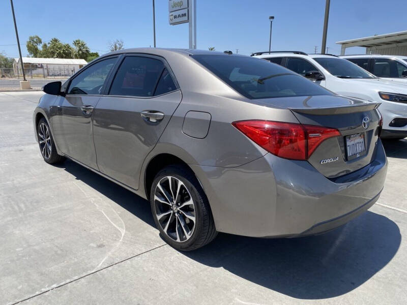 2017 Toyota Corolla SE photo 3