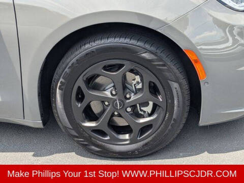 2025 Chrysler Pacifica Plug-In Hybrid Premium S Appearance
