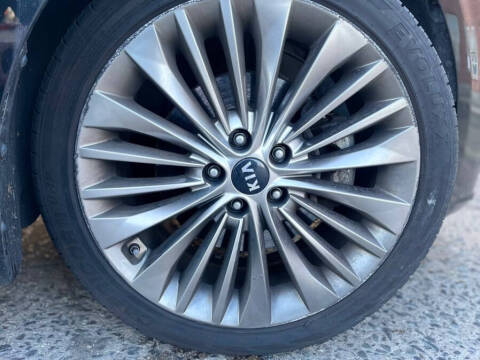 2017 Kia Cadenza Premium