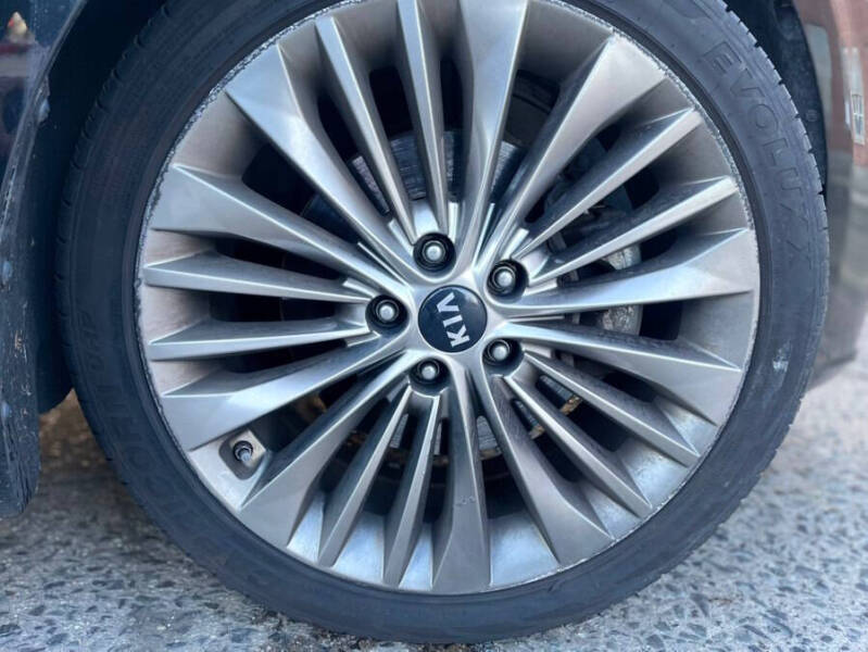 2017 Kia Cadenza Premium